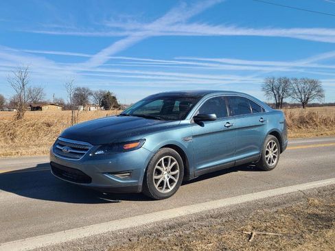 Used 2010 Ford Taurus SEL image 2