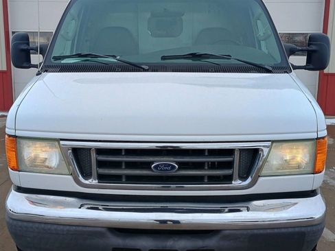 Used 2006 Ford E-350 and Econoline 350 Super Duty image 2