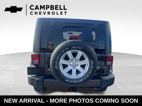 Used 2017 Jeep Wrangler Unlimited Sahara w/ Dual Top Group AWD/4WD image 4
