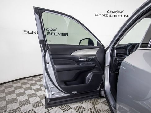 Used 2025 Toyota Grand Highlander FWD image 21
