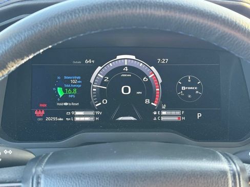 Used 2021 Toyota Highlander XLE AWD/4WD image 8