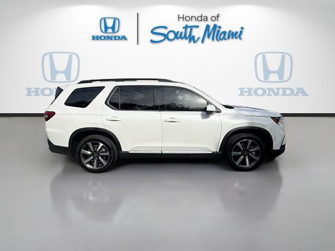 Used 2023 Honda Pilot Touring image 8