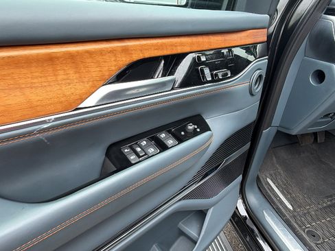 Used 2024 Jeep Grand Wagoneer Series III AWD/4WD image 15