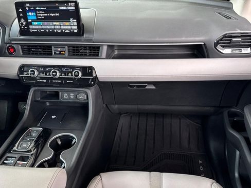 Certified 2025 Honda Pilot Touring image 30