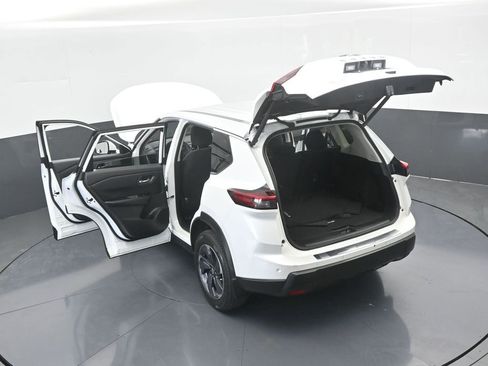 Used 2024 Nissan Rogue SV image 66