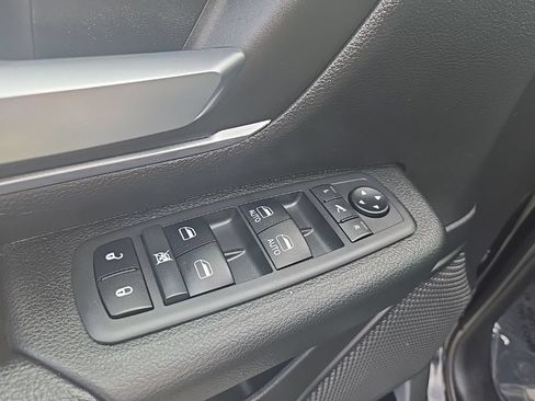Used 2019 RAM 1500 Big Horn AWD/4WD image 10