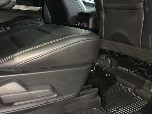 Used 2022 Ford Explorer XLT w/ Equipment Group 202A image 26