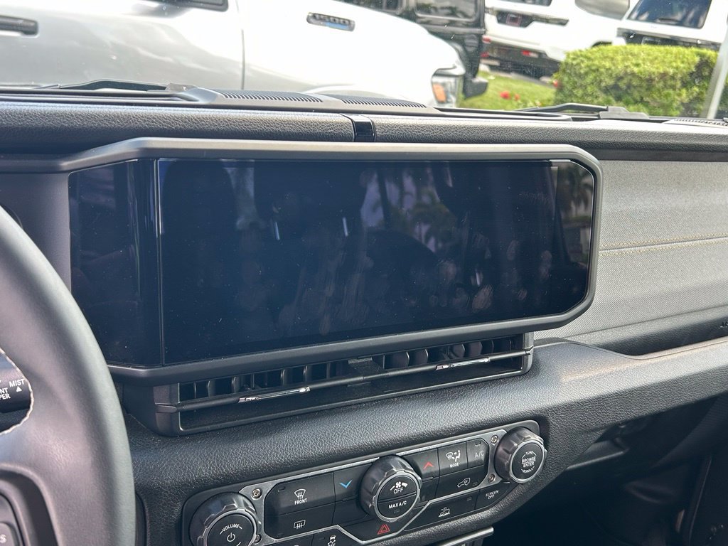 Certified 2025 Jeep Gladiator Sport AWD/4WD image 13