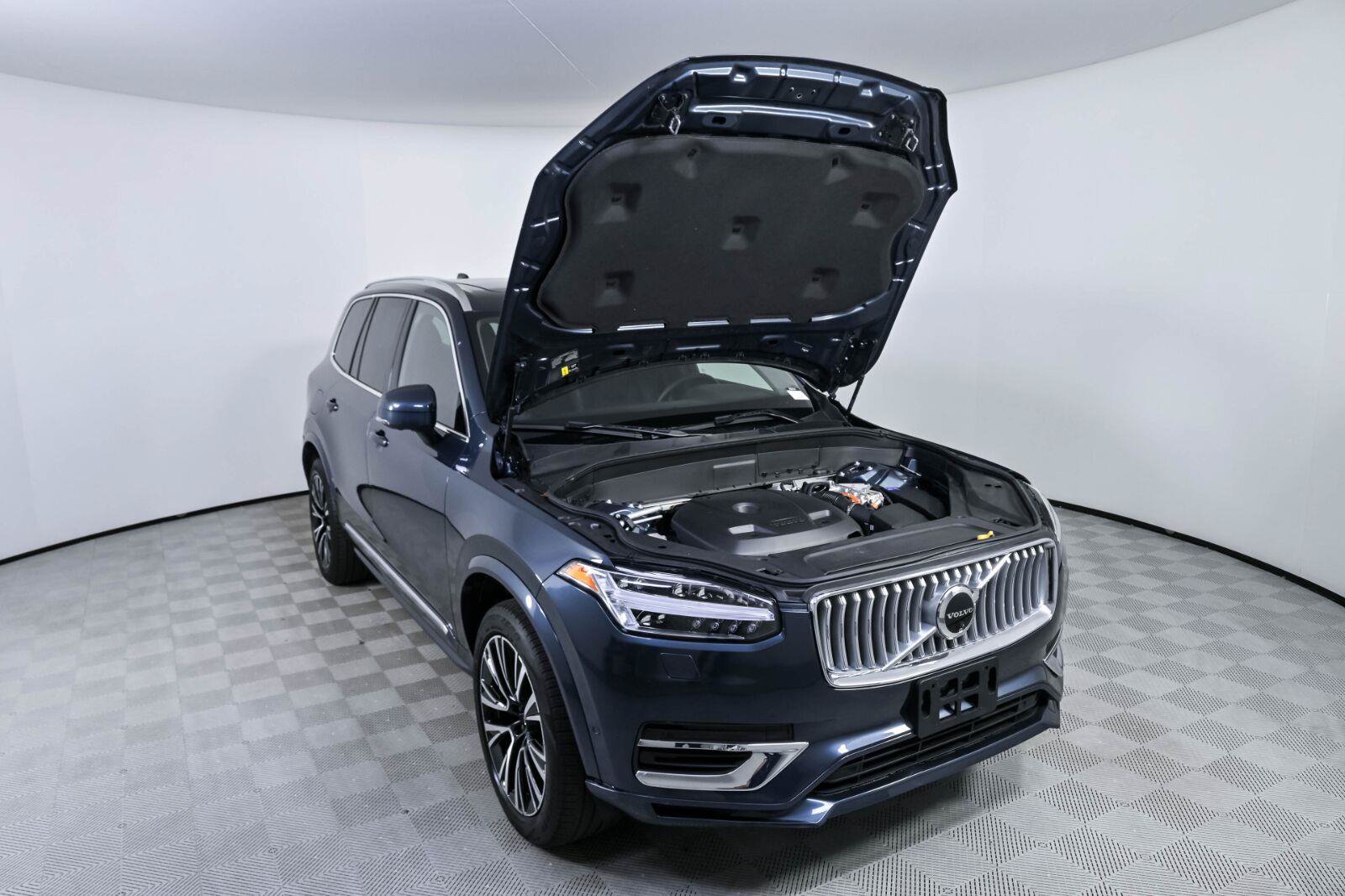 Used 2025 Volvo XC90 T8 Plus w/ Protection Package Premier AWD/4WD image 35