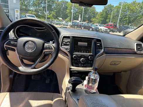 Used 2014 Jeep Grand Cherokee Limited w/ Trailer Tow Group IV AWD/4WD image 19