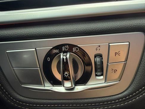 Used 2021 BMW 750i xDrive w/ Executive Package image 32