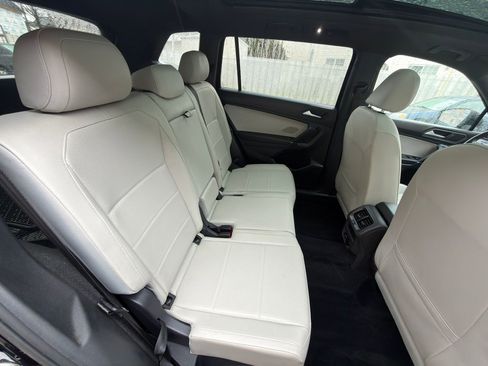 Used 2020 Volkswagen Tiguan SE R-Line image 28
