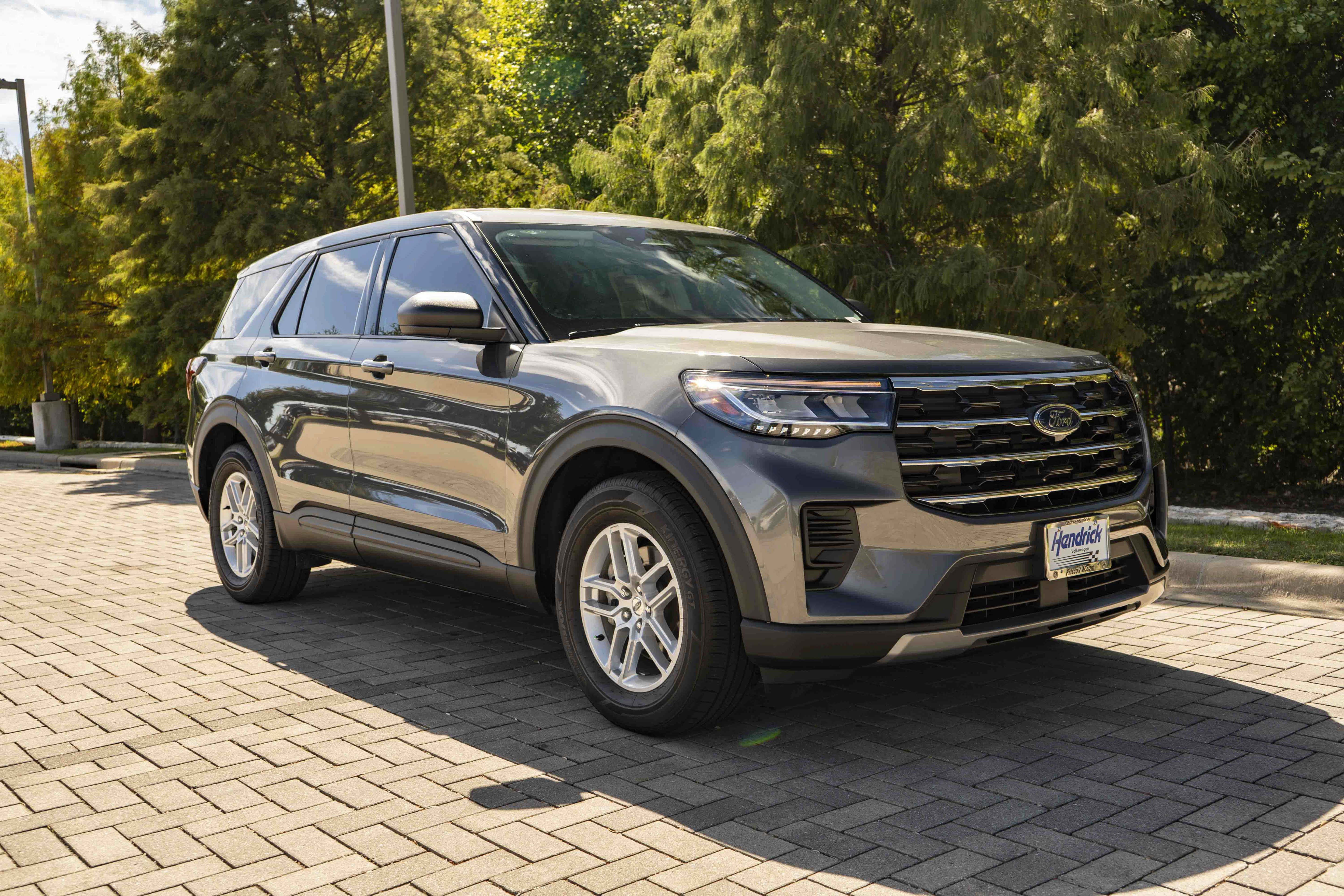 Used 2026 Ford Explorer Active RWD image 2