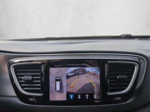 Used 2019 Chrysler Pacifica Touring-L Plus w/ Advanced Safetytec Group image 12