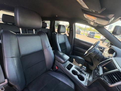 Used 2018 Jeep Grand Cherokee Altitude AWD/4WD image 34