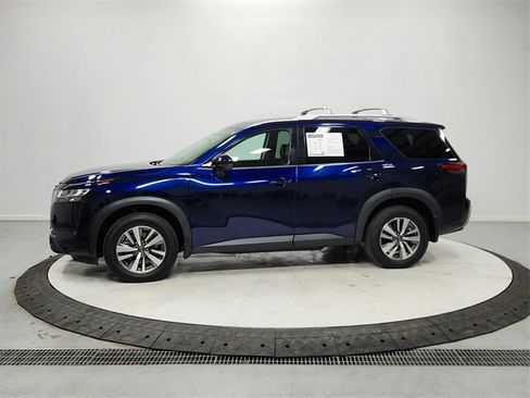 Used 2023 Nissan Pathfinder SL image 4