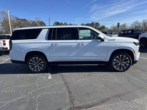 New 2026 Chevrolet Suburban High Country w/ Sun And Tow Package RWD image 10