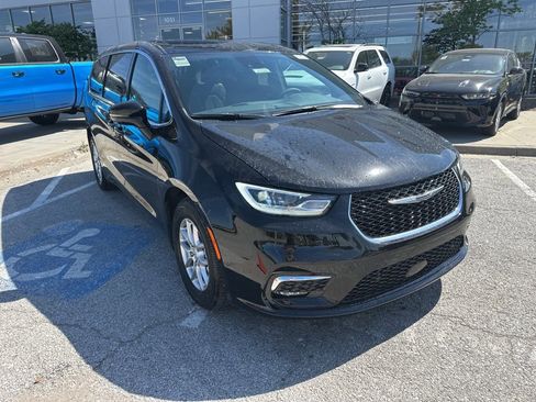 New 2026 Chrysler Pacifica Select image 7