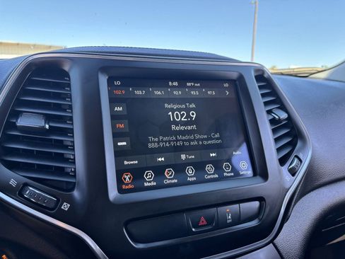 Used 2022 Jeep Cherokee Latitude Lux w/ Sun & Sound Group AWD/4WD image 22