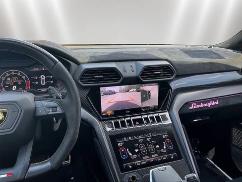 Used 2023 Lamborghini Urus Performante AWD/4WD image 9