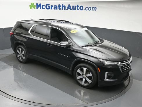 Used 2023 Chevrolet Traverse LT w/ LT Premium Package AWD/4WD image 3