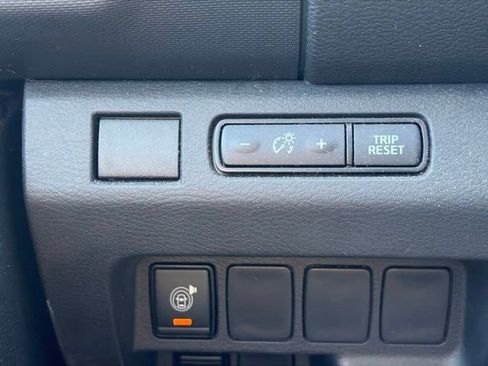 Used 2023 Nissan Frontier SV w/ Technology Package RWD image 30