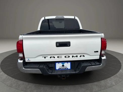Used 2019 Toyota Tacoma TRD Off-Road AWD/4WD image 4