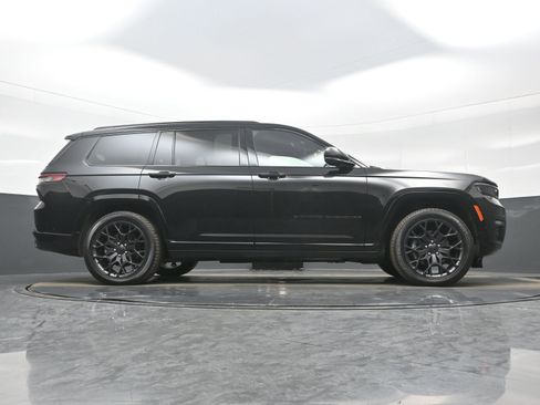 Used 2025 Jeep Grand Cherokee L Summit image 32