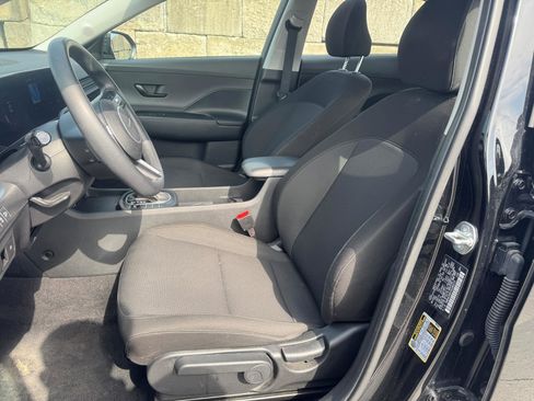 Used 2024 Hyundai Kona SE image 9