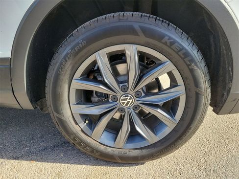 Used 2022 Volkswagen Tiguan SE image 11