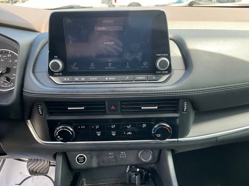 Used 2023 Nissan Rogue S AWD/4WD image 19