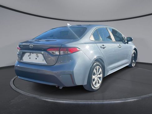 Used 2022 Toyota Corolla LE image 5