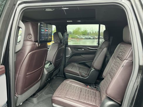 Used 2023 Cadillac Escalade ESV V w/ LPO, ONYX Package AWD/4WD image 12