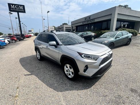 Used 2020 Toyota RAV4 XLE AWD/4WD image 31