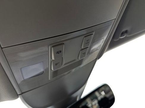 New 2025 Volkswagen Taos SE image 28