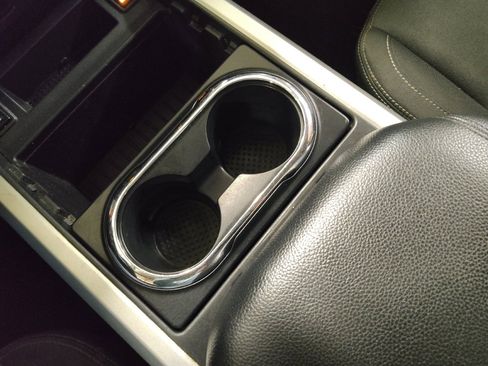 Used 2018 Nissan Titan SV w/ SV Convenience Package image 26