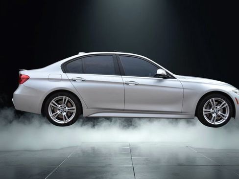 Used 2018 BMW 340i xDrive Sedan w/ Premium Package AWD/4WD image 9