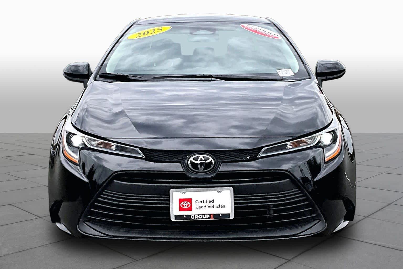 Certified 2025 Toyota Corolla LE FWD image 3