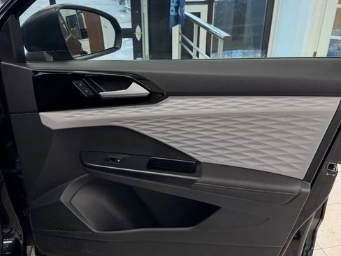 Used 2024 Volkswagen Taos S image 9