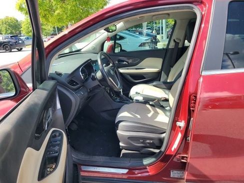 Used 2021 Buick Encore Preferred AWD/4WD image 12