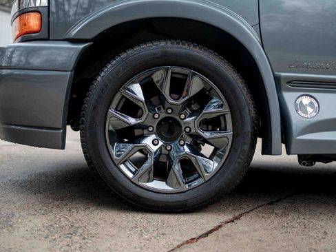 Used 2023 Chevrolet Express 2500 image 87