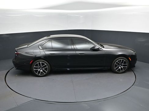 Used 2023 BMW 740i image 36