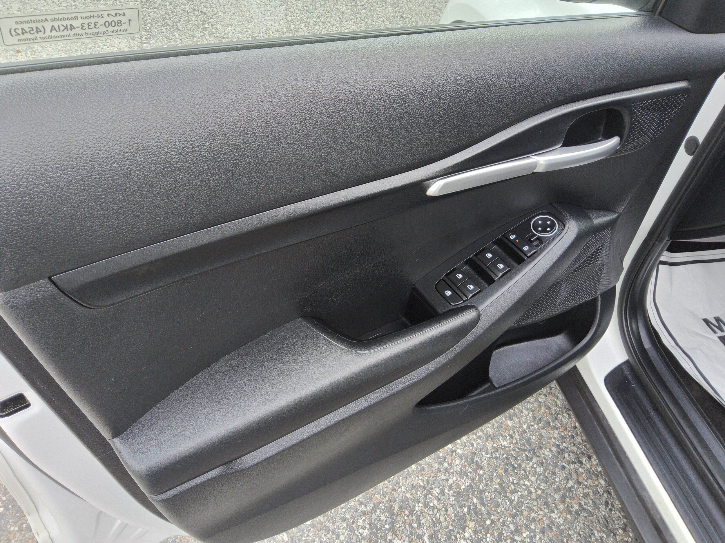 Used 2025 Kia Seltos LX AWD/4WD image 10