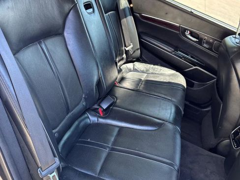 Used 2015 Kia K900 Luxury w/ VIP Package (Discontinued) RWD image 18
