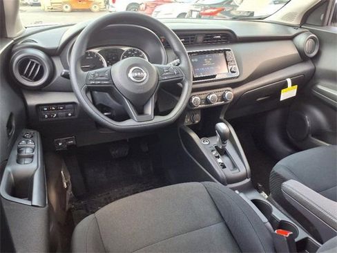 New 2025 Nissan Kicks Play S image 6