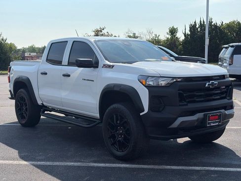 Used 2023 Chevrolet Colorado Trail Boss w/ LPO, Dark Essentials Package AWD/4WD image 3