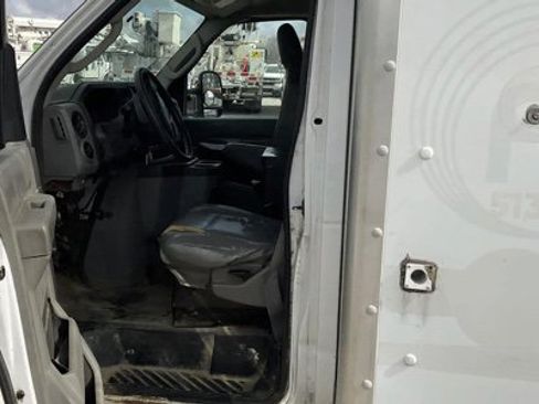 Used 2011 Ford E-350 and Econoline 350 Super Duty image 4