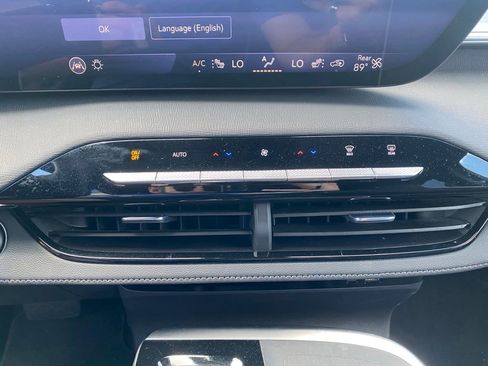 Used 2025 Buick Enclave Preferred FWD image 22