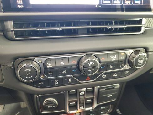 New 2026 Jeep Wrangler Unlimited Rubicon AWD/4WD image 19