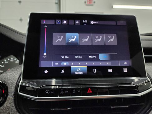 Used 2024 Jeep Compass Latitude image 46